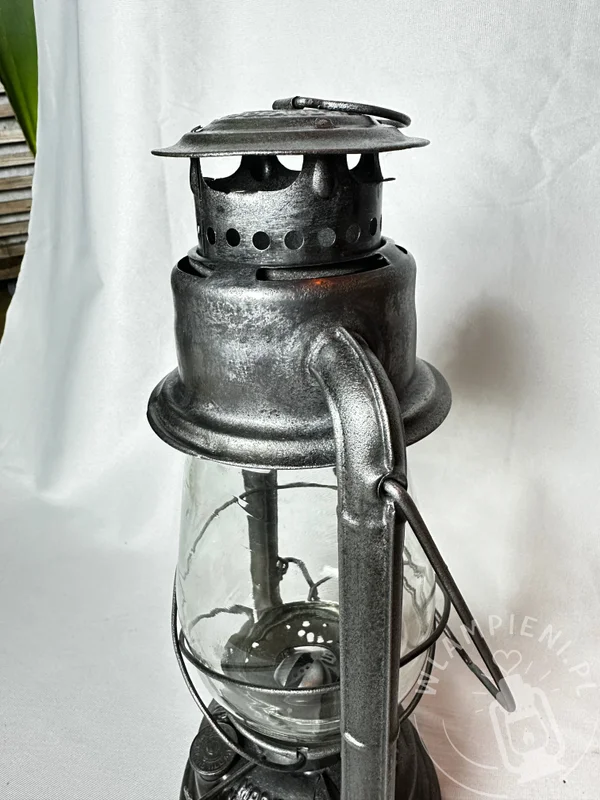 lampa cracovie z boku