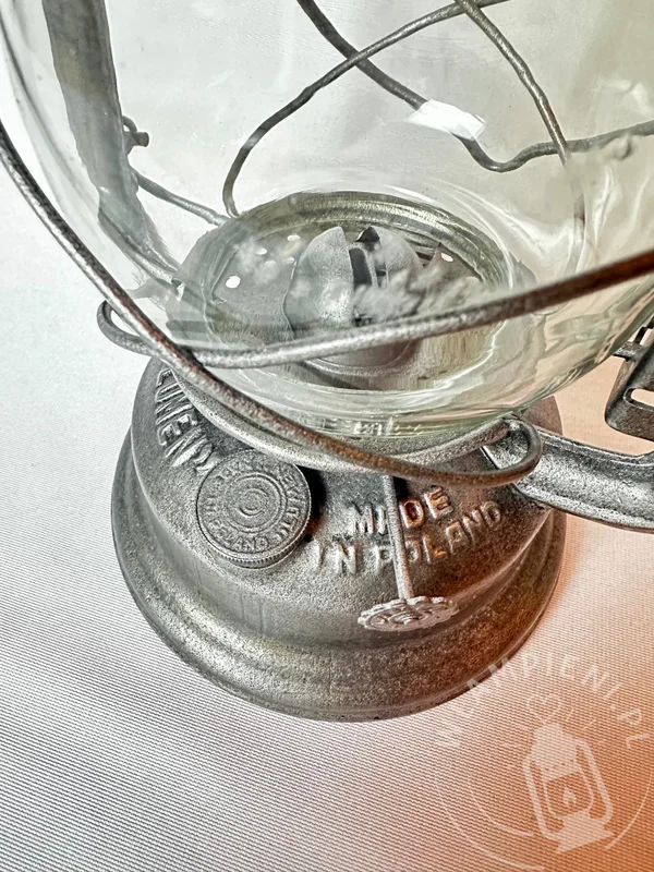 lampa cracovie - napis na korku